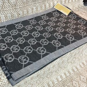 Michael kors scarf